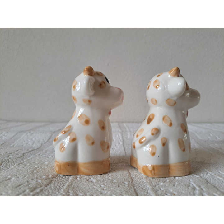 Giraffen met strik peper en zoutstel, porselein 6x6x8cm - peper en zoutstellen