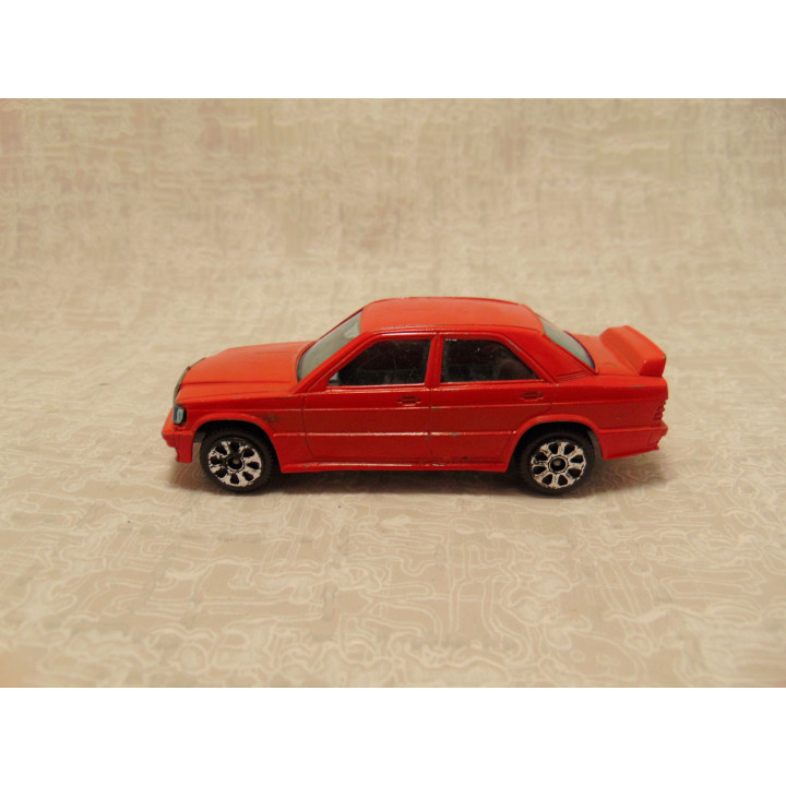 Mercedes 190E sedan Bburago 1:43 rood