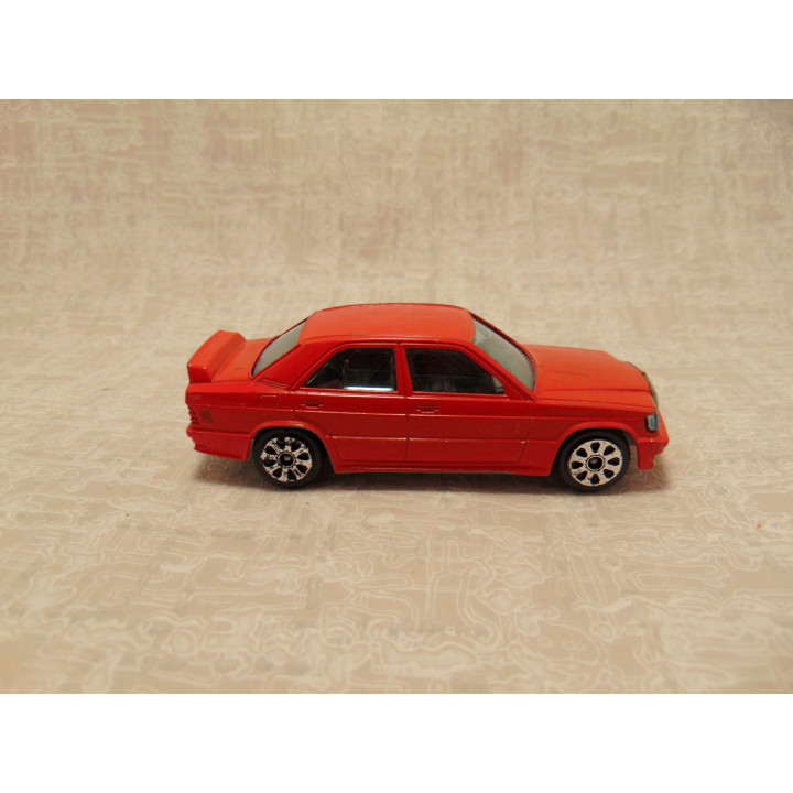 Mercedes 190E sedan Bburago 1:43 rood