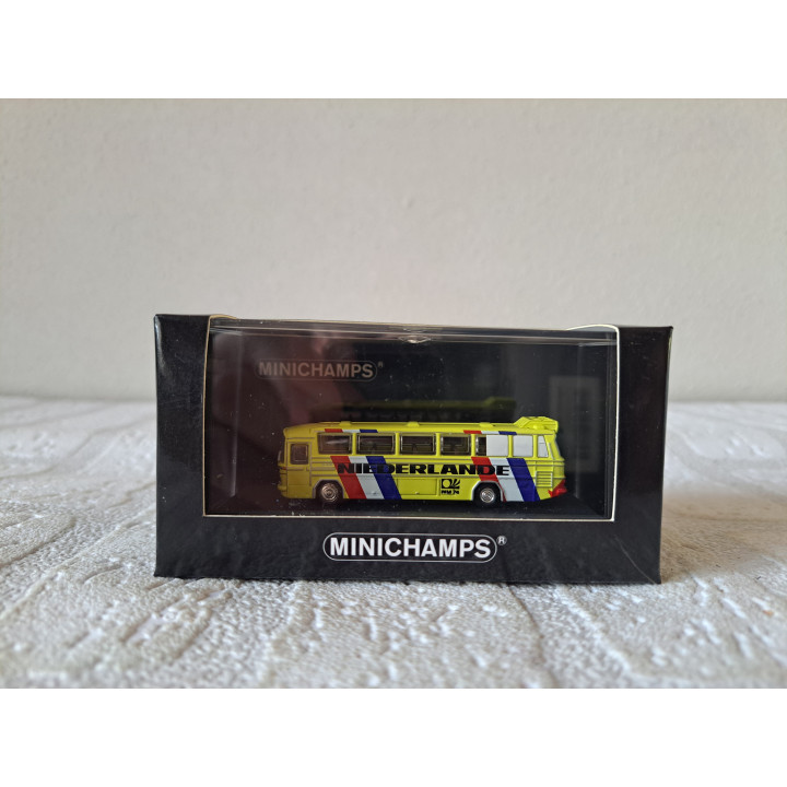 Mercedes Benz O302 bus Voetbal WM 1974 Minichamps 169035188 - bussen
