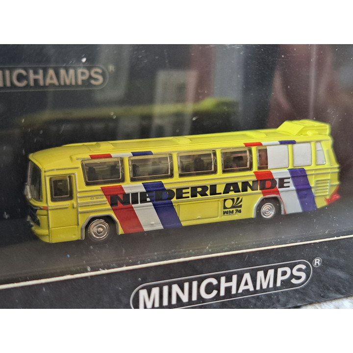 Mercedes Benz O302 bus Voetbal WM 1974 Minichamps 169035188 - bussen