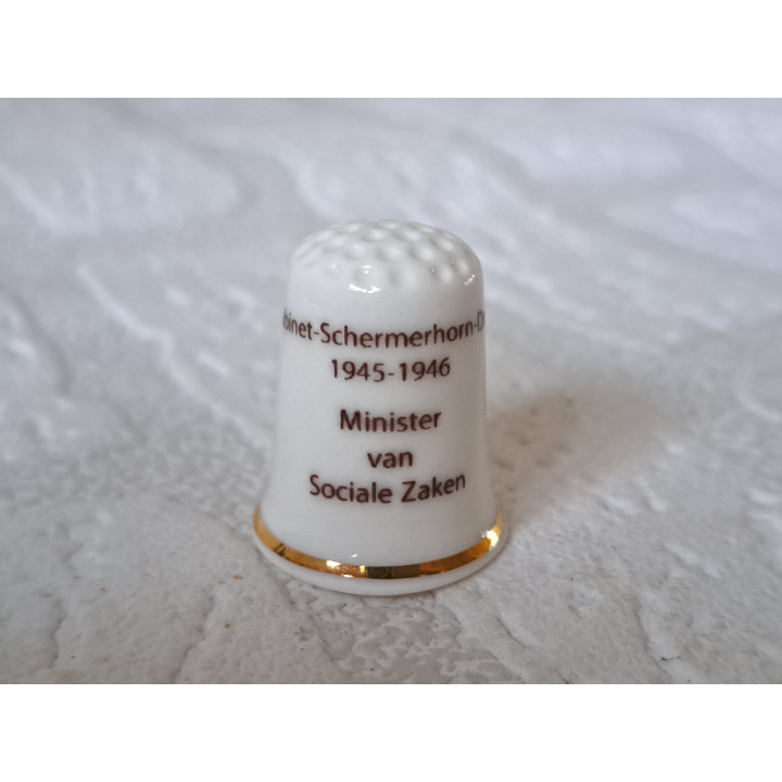 Willem Drees Kabinet Schermerhorn vingerhoedje, goudrandje - Verzamelobject