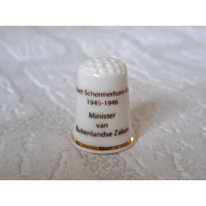 Porseleinen vingerhoedje met Eelco Nicolaas van Kleffens Kabinet Schermerhorn 1945-1946  - Verzamelobject