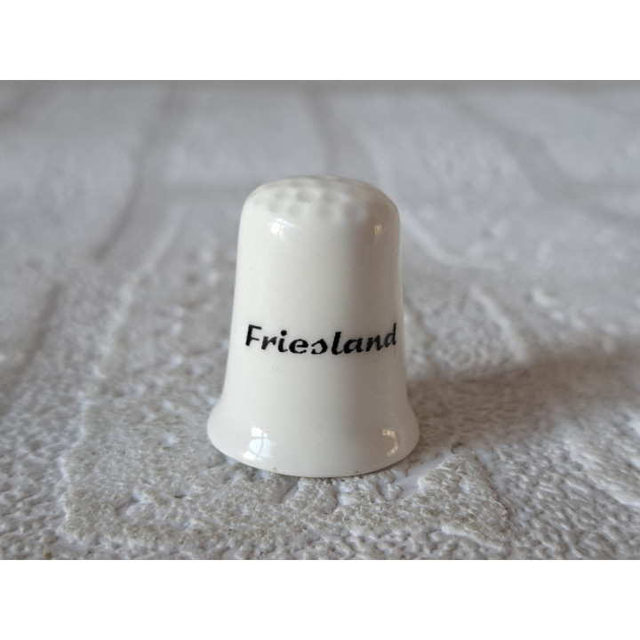 Porseleinen vingerhoedje met Nederlandse stadswapen van Friesland  - Verzamelobject