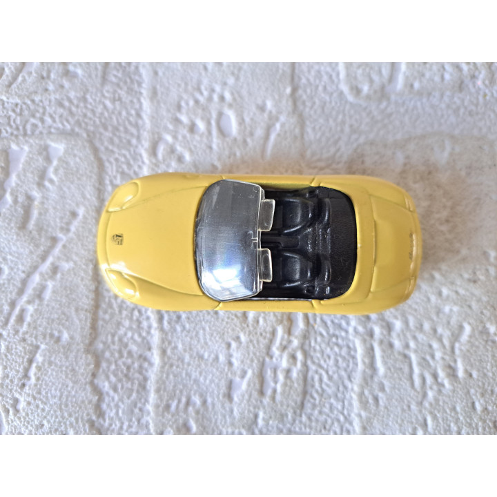 Porsche Boxster 1:64 Maisto geel - modelauto