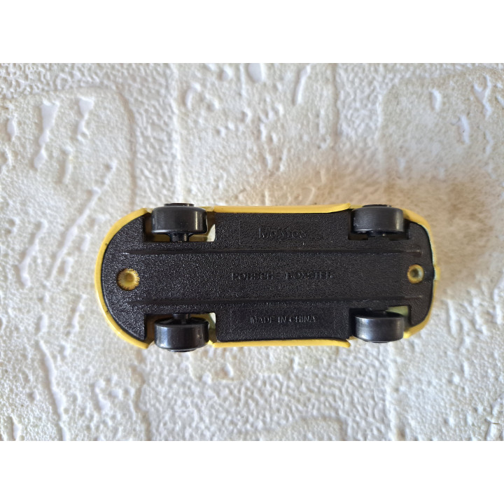 Porsche Boxster 1:64 Maisto geel - modelauto