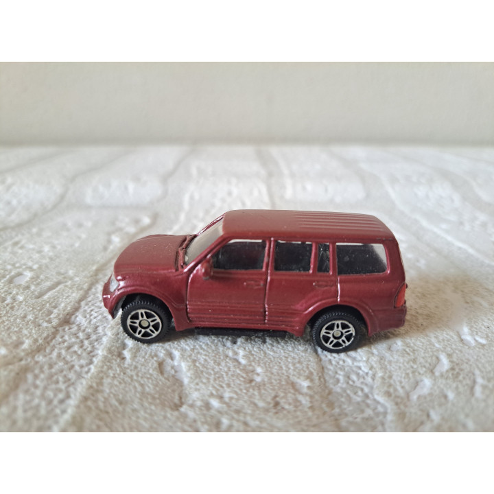 Mitsubishi Pajero 2000 1:72 JoyCity, metaal - modelauto Mitsubishi Pajero 2000 1:72 JoyCity, metaal - modelauto