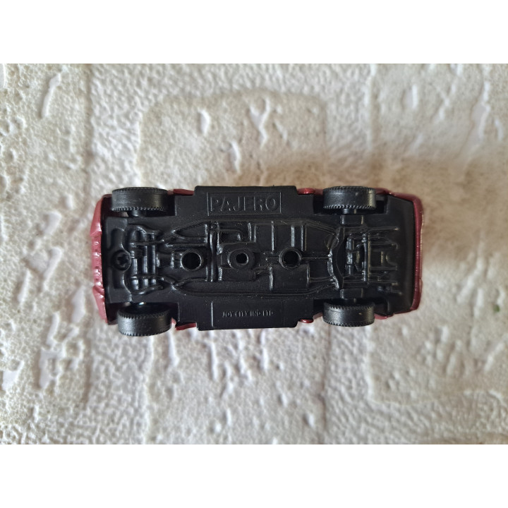 Mitsubishi Pajero 2000 1:72 JoyCity, metaal - modelauto Mitsubishi Pajero 2000 1:72 JoyCity, metaal - modelauto