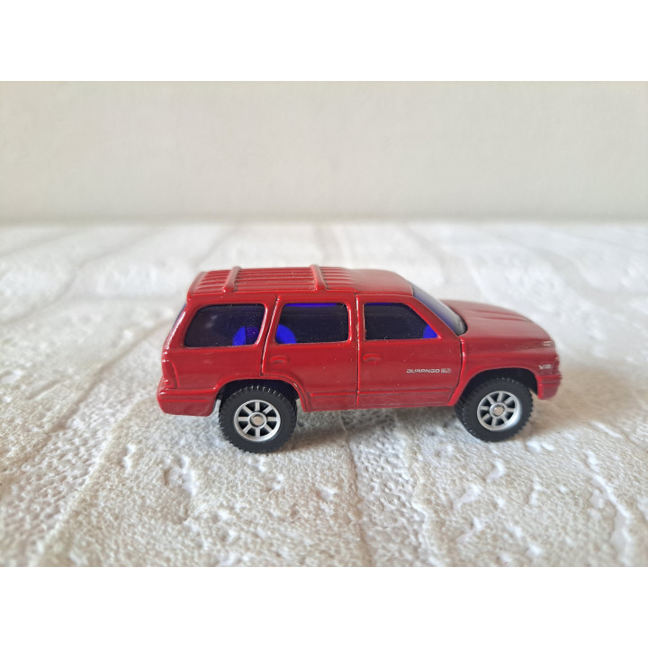 Chrysler Durango 1:64 Maisto, metaal - modelauto Chrysler Durango 1:64 Maisto, metaal - modelauto