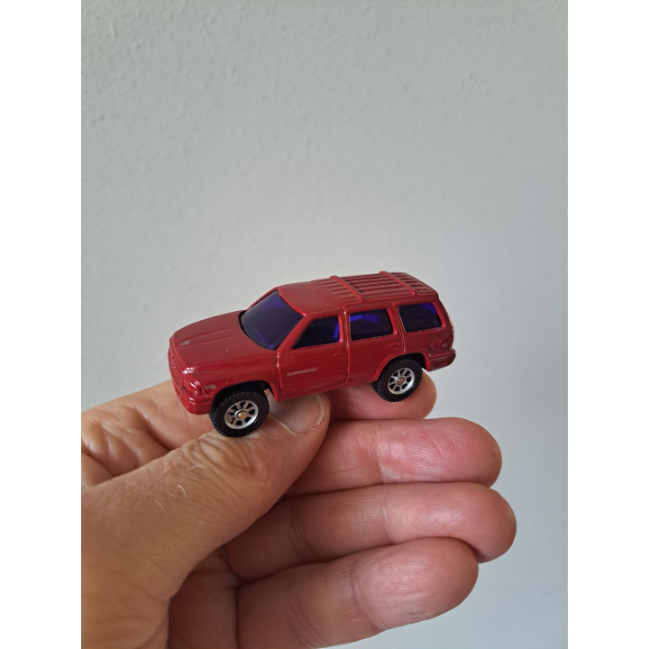 Chrysler Durango 1:64 Maisto, metaal - modelauto Chrysler Durango 1:64 Maisto, metaal - modelauto