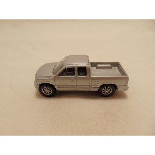 Chevrolet Silverado Pickup 1:64 Maisto zilverkleurig