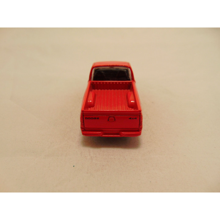 Dodge Dakota Sport pickup 1:64 Maisto rood