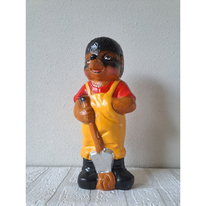 Mol als tuinman, groot beeld, aardewerk 11x9x26cm