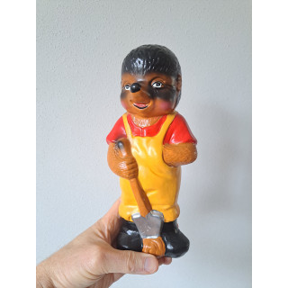 Egel als tuinman, Tuinbeeld, keramiek 11x9x26cm