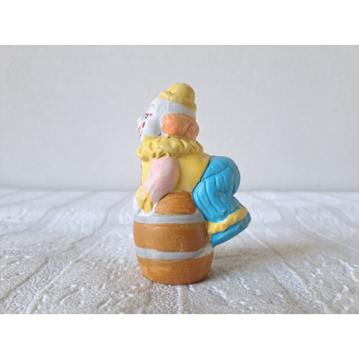 Clown met vat, porselein 5x4x9cm - clowns