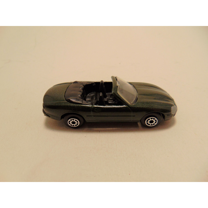 Jaguar XK8 cabrio 1:64 Maisto groen