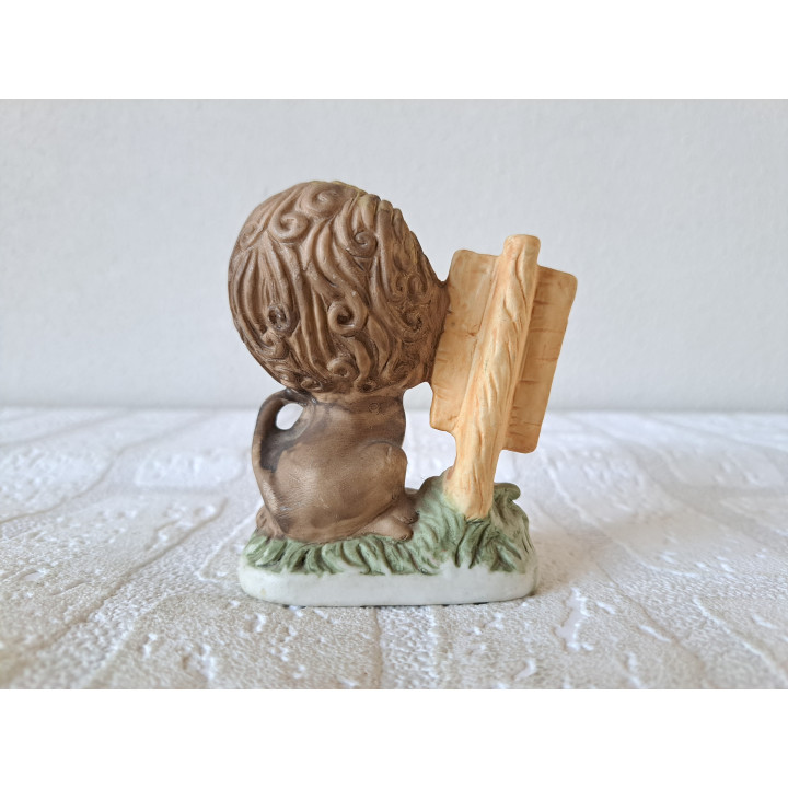 Leeuw met "I dream of you pussy cat", porselein 7x4.5x9cm - dierfiguren