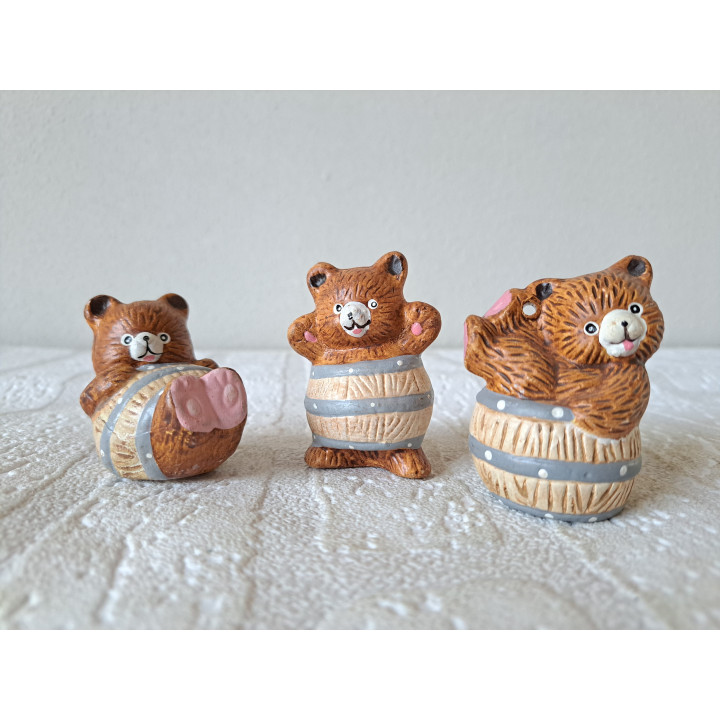 Set beren met vat, aardewerk 4x3.5x6cm - dierfiguren