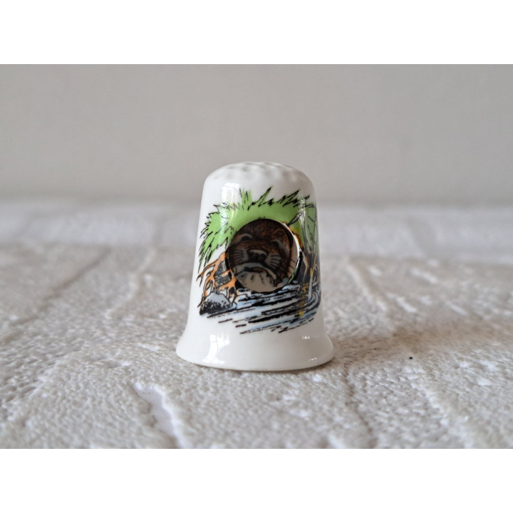 Otter kop in Peephole Birchcroft vingerhoedje - Verzamelobject