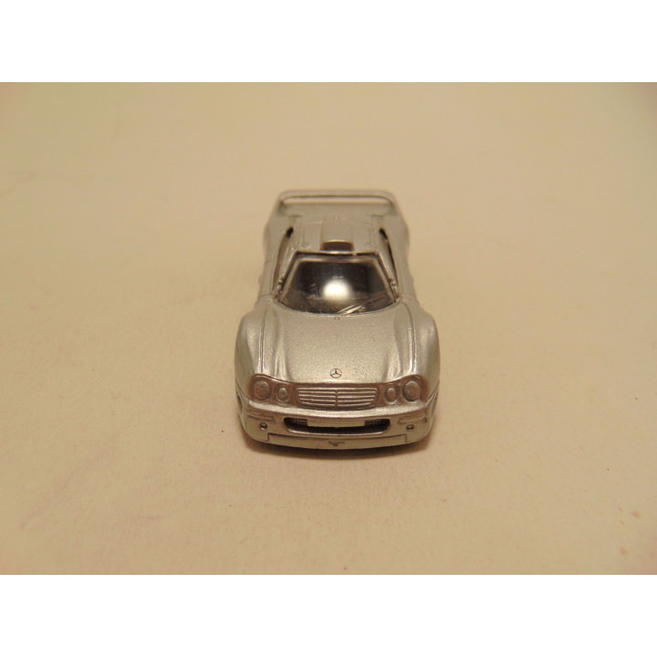 Mercedes CLK GTR 1:64 Maisto zilverkleurig