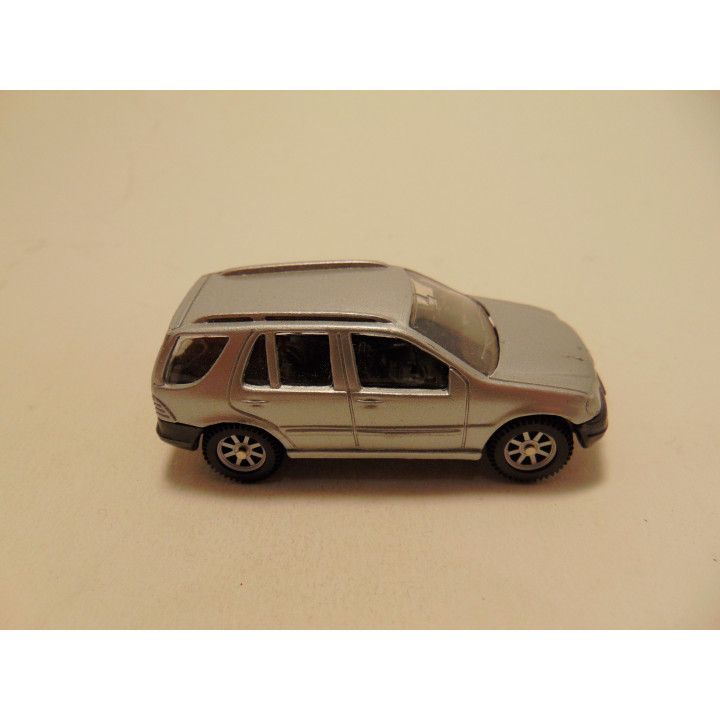Mercedes ML class 1:64 Maisto