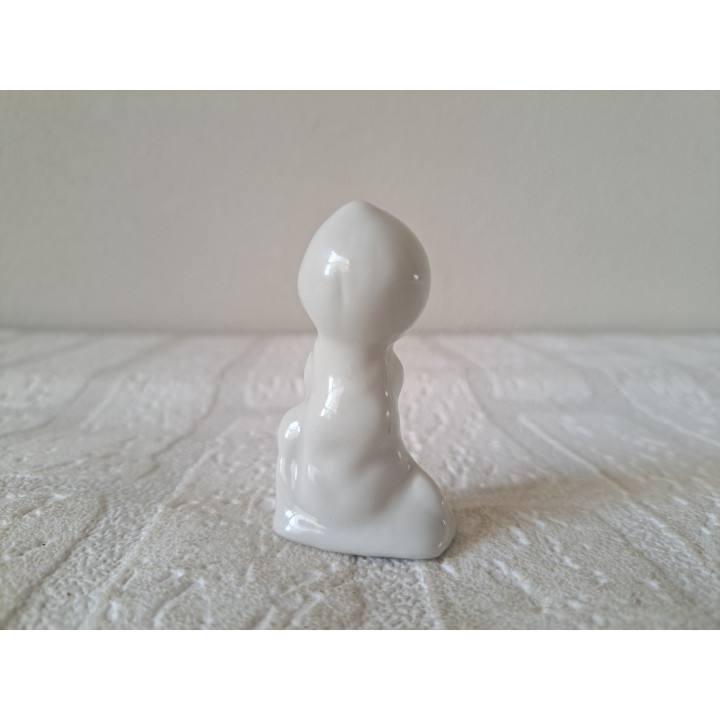 Meisje met fluit, porselein 3.5x2.5x6cm - beeldjes