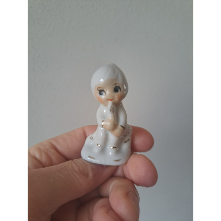 Meisje met fluit, porselein 3.5x2.5x6cm