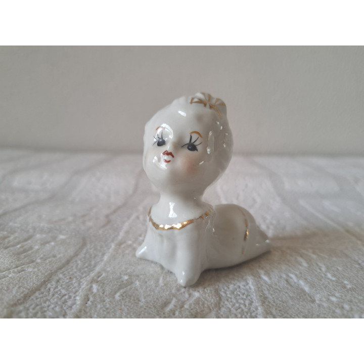 Meisje met strik in haar, porselein 5x3x6cm - beeldjes