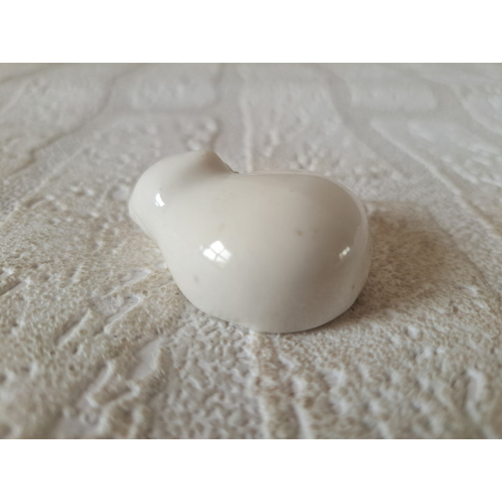 Slapende poes, porselein 4.5x3.5x1.5cm - dierfiguren