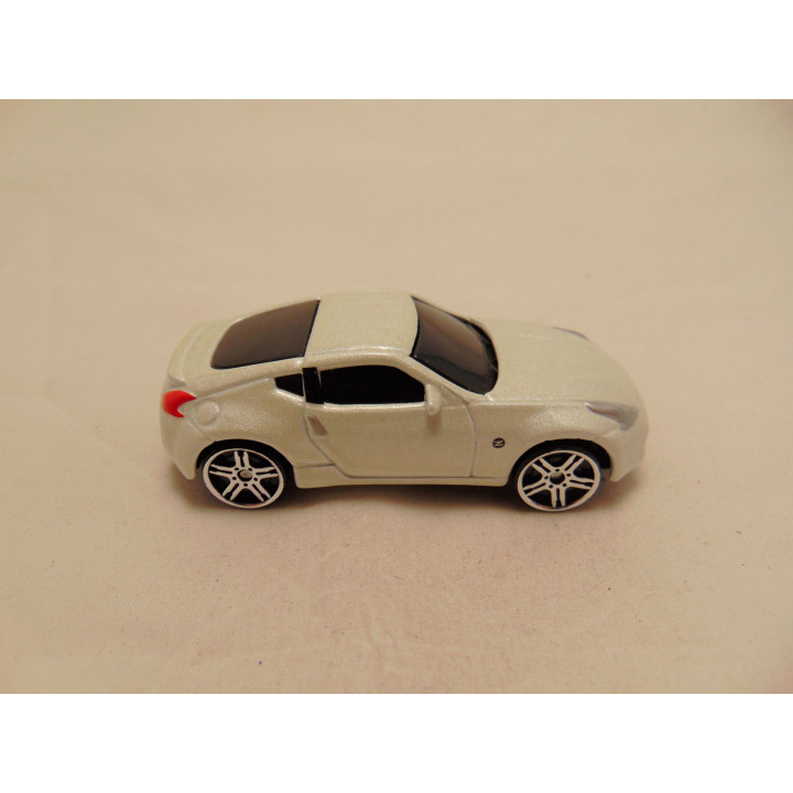 Nissan 370 Z 1:64 Maisto wit