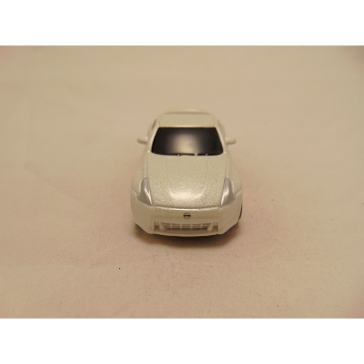 Nissan 370 Z 1:64 Maisto wit