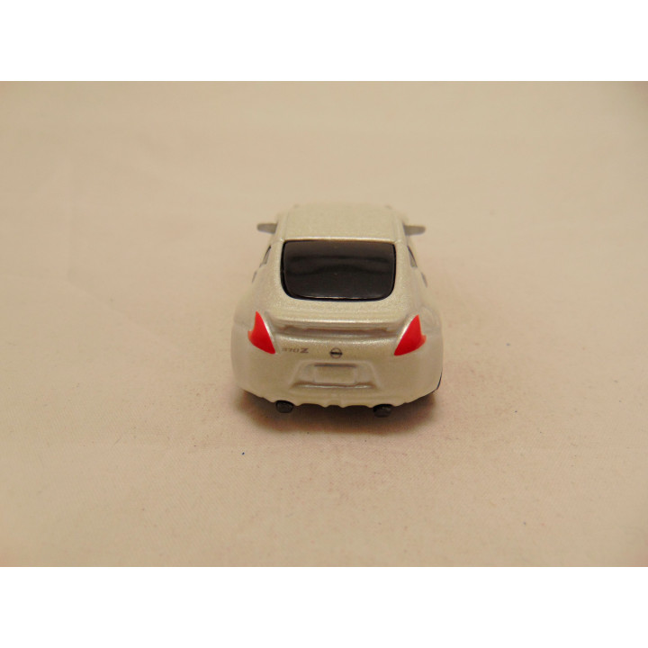 Nissan 370 Z 1:64 Maisto wit