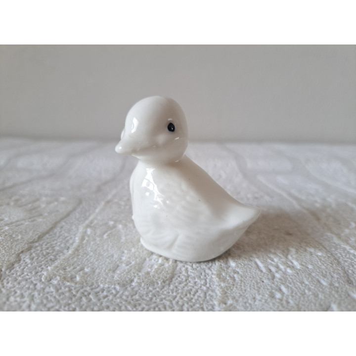Eend met zwarte ogen, porselein 5x4x5.5cm - dierfiguren