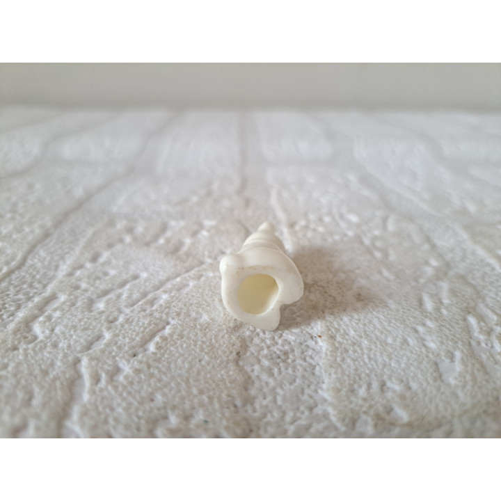 Rechtopstaand klein konijn, porselein 1.5x1.5x3cm - dierfiguren