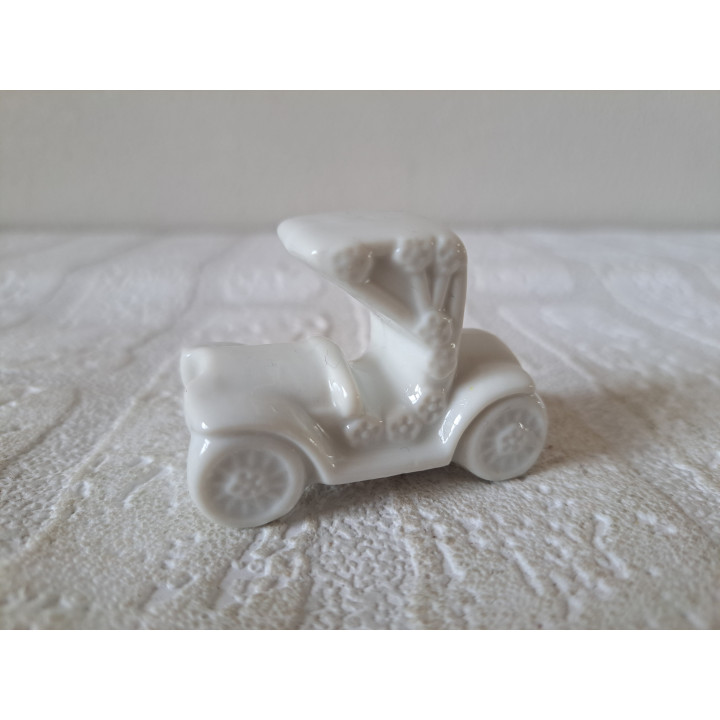Vintage oldtimer auto, porselein 5.5x3x4cm - beeldjes
