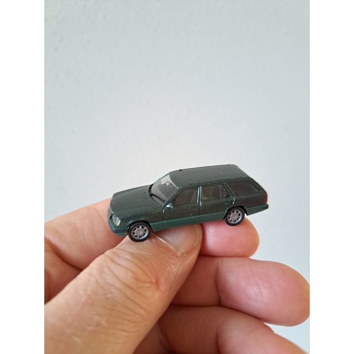 Mercedes E 320T 1:87 Herpa 031462, kunststof