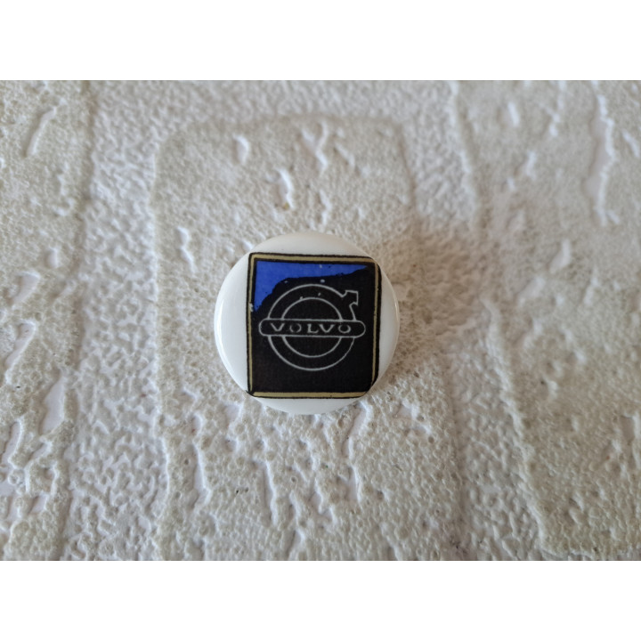 Porselein knoop met Volvo logo Birchcroft D2.5xH1.5cm - Verzamelobject