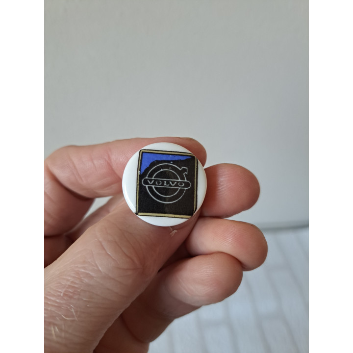 Porselein knoop met Volvo logo Birchcroft D2.5xH1.5cm
