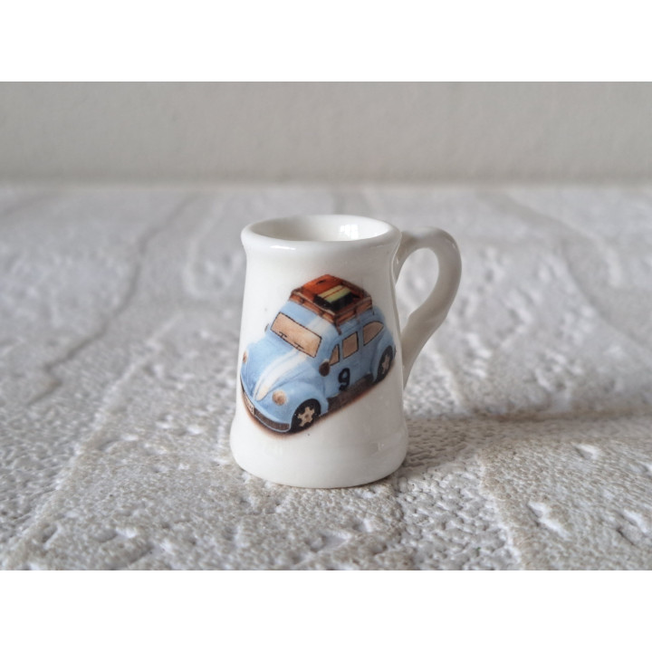 Porselein bierpul met Volkswagen kever, D2xH3cm - handgemaakt