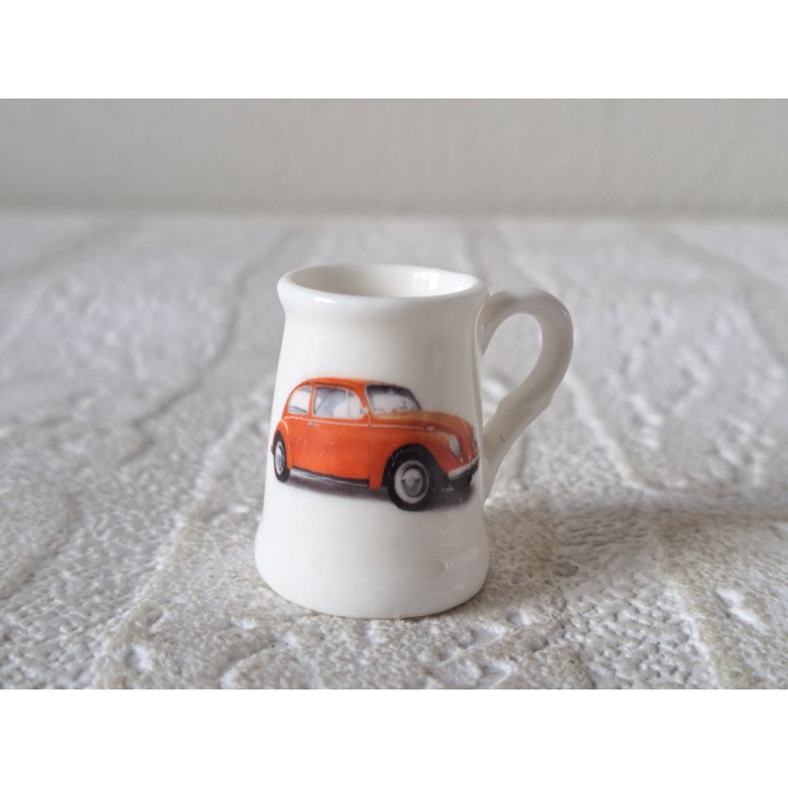 Porselein bierpul met Volkswagen kever, D2xH3cm - handgemaakt