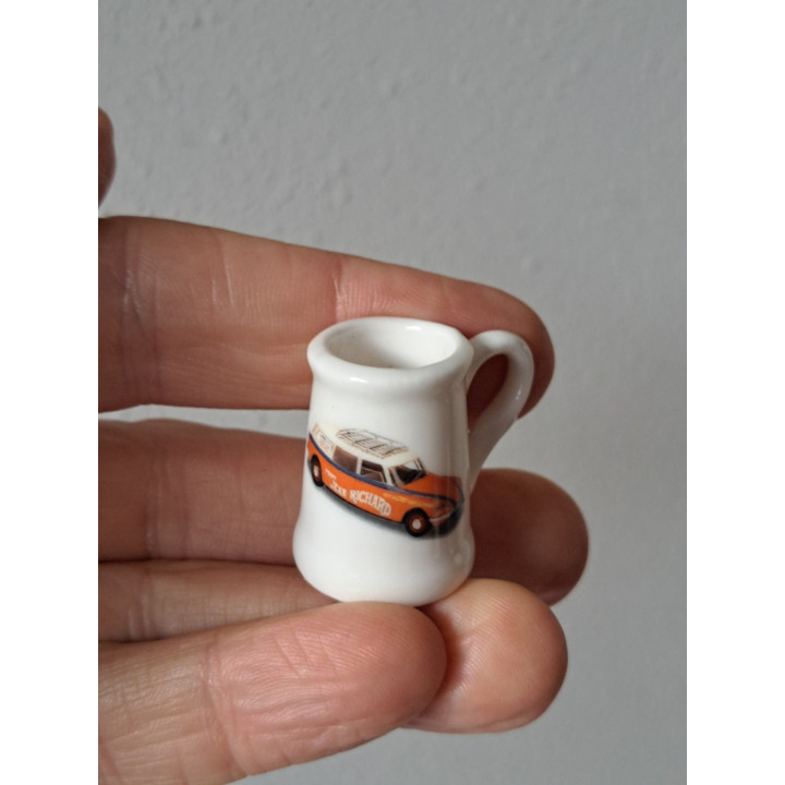 Porselein bierpul met Citroen DS 21 break, D2xH3cm