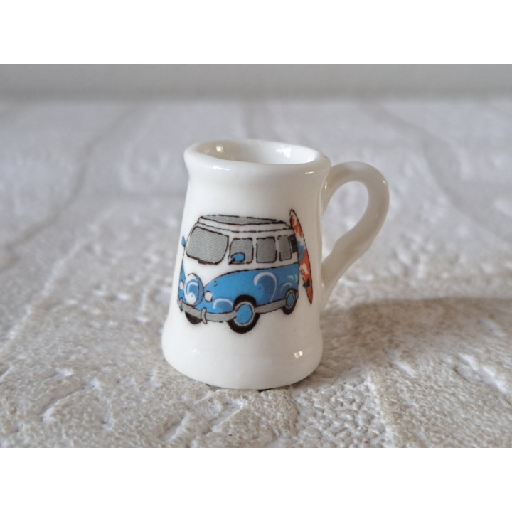 Porselein bierpul, Volkswagen bus met surfplank, D2xH3cm bl - handgemaakt