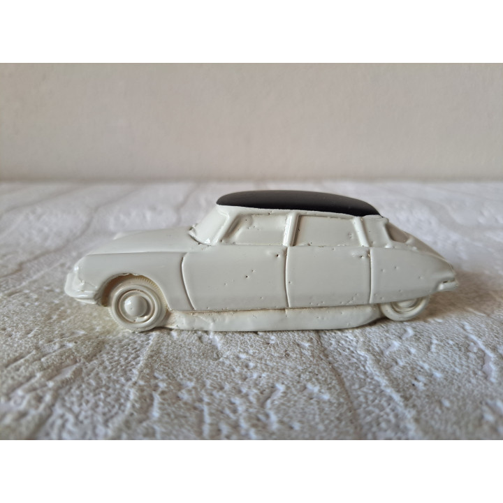 Citroen DS 19 gietmodel geschilderd, kunsthars 11x4x3.5cm - handgemaakt