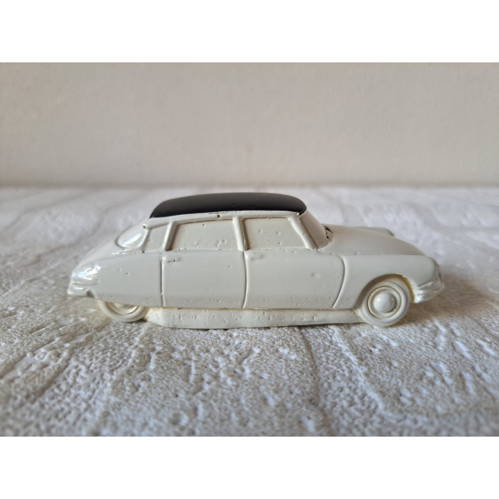 Citroen DS 19 gietmodel geschilderd, kunsthars 11x4x3.5cm - handgemaakt