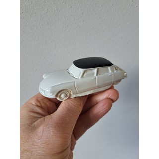 Citroen DS 19 gietmodel geschilderd, kunsthars 11x4x3.5cm