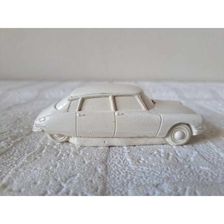 Citroen DS 19 gietmodel half geverfd, Keramisch gips 11x4x3.5cm - handgemaakt