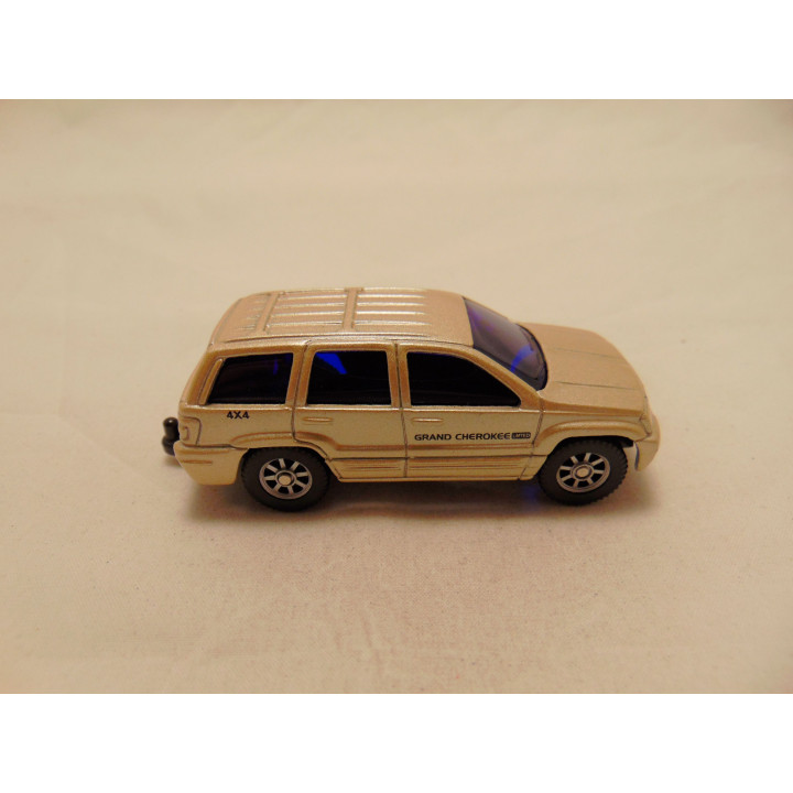 Jeep Grand Cherokee 2002 1:53 Maisto goudkleurig
