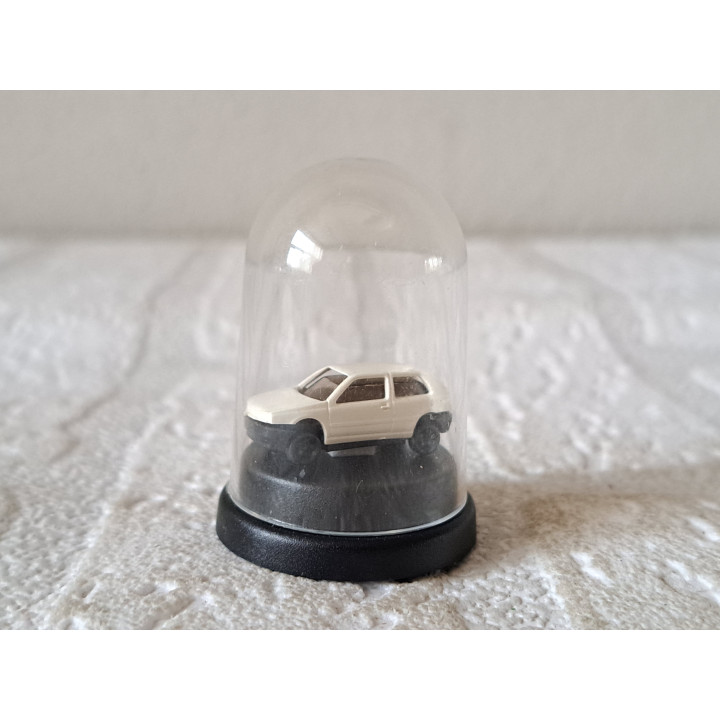 Volkswagen Golf type 3 1:160 in stolpje, kunststof D3xH4.5cm - modelauto