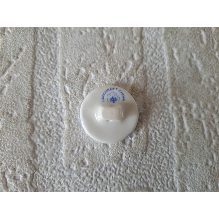 Porselein knoop Pinguin met schaatsen Birchcroft D2.5xH1.5cm - Verzamelobject