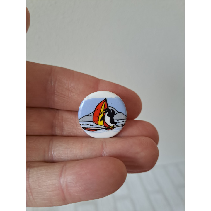 Porselein knoop Pinguin met surfplank Birchcroft D2.5xH1.5cm